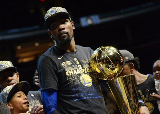 与安保进行 与安保进行