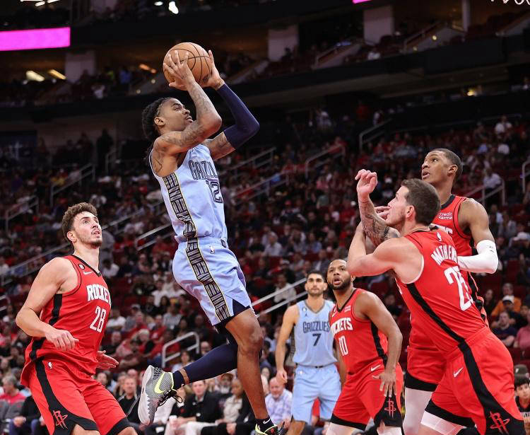 中路站位以 中路站位以